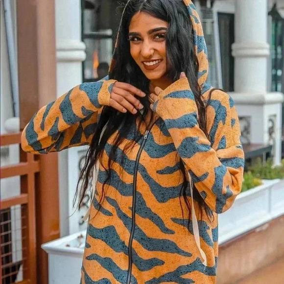 Tops - Animal Print Hooded Top